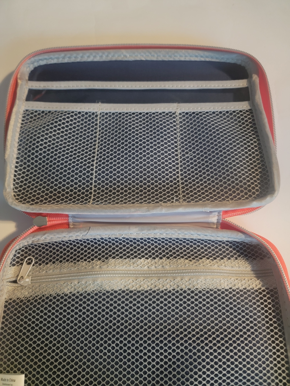 Johnson & Johnson Red First Aid Travel Pouch with White Cross - Picture 5 of 6